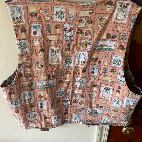 Floral Patterned Vest - Picture 5 of 7